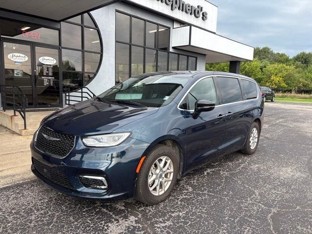 Used 2025 Blue Chrysler Select image 2