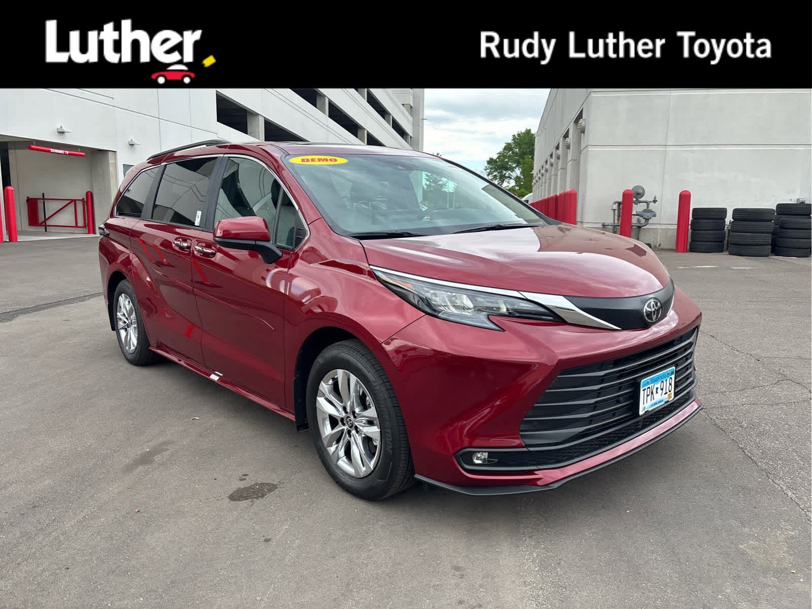 2026 Toyota Sienna XLE 7-Passenger Hybrid AWD's photo
