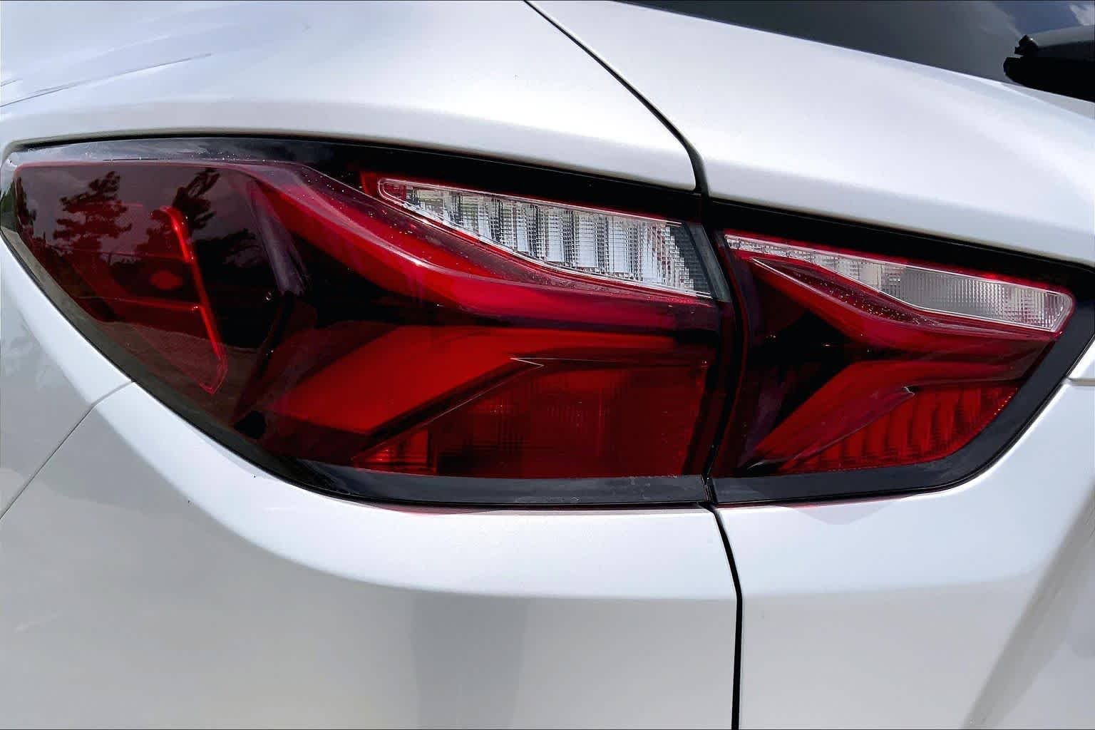 Used 2021 Silver Ice Metallic Chevrolet LT image 28