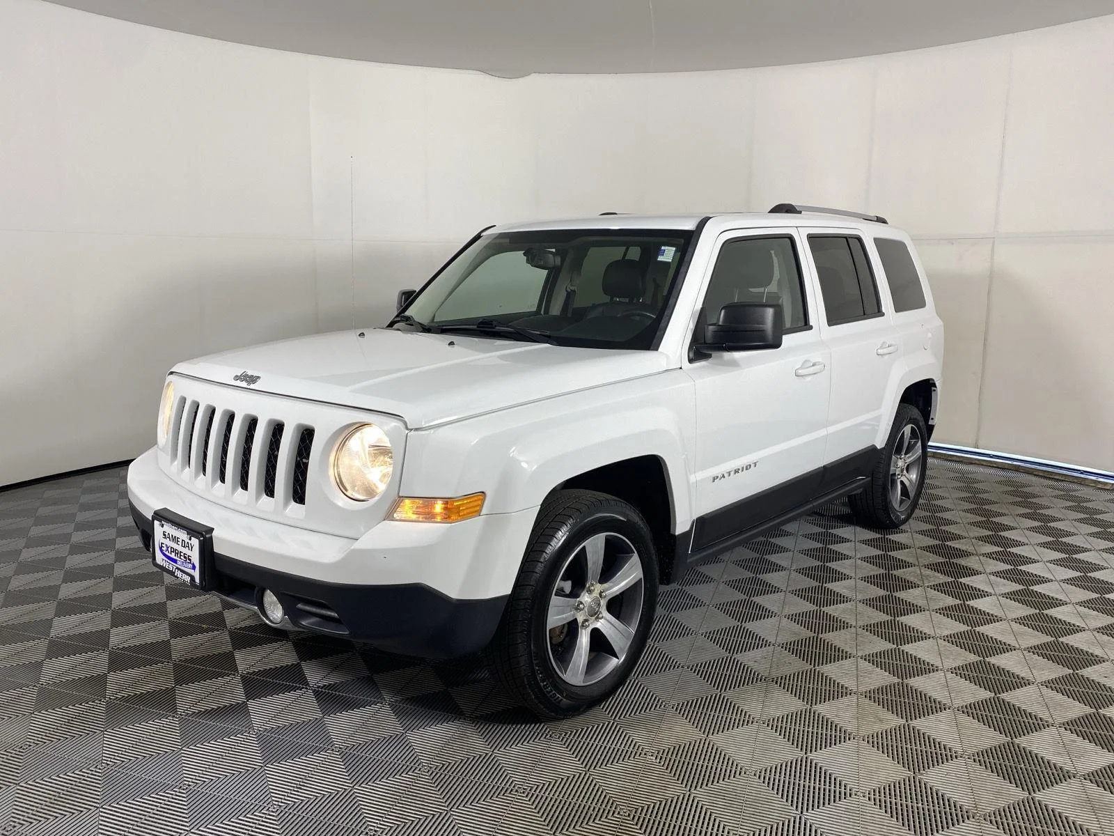 Used 2016 Bright White Clearcoat Jeep High Altitude Edition image 12