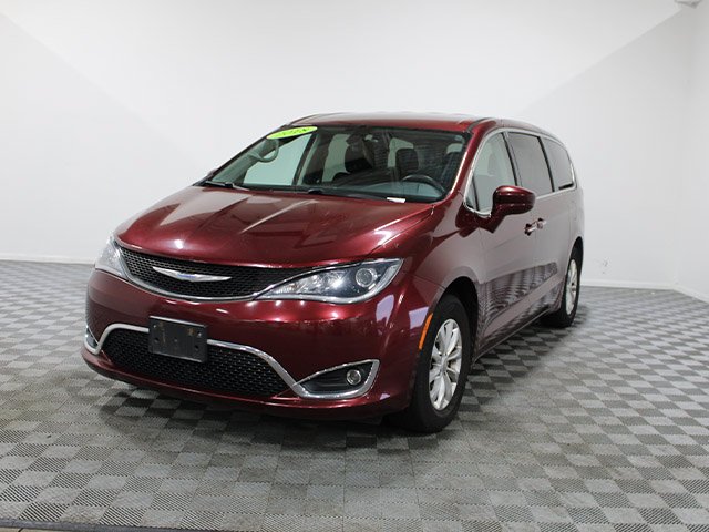 Used 2018 Chrysler Pacifica Touring Plus with VIN 2C4RC1FG0JR165529 for sale in North Olmsted, OH