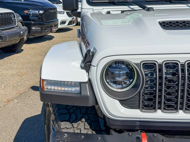 New 2026 Bright White Clear-Coat Exterior Paint Jeep Mojave X image 5
