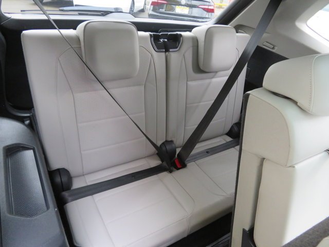 Used 2021 Pure White Volkswagen SEL image 16