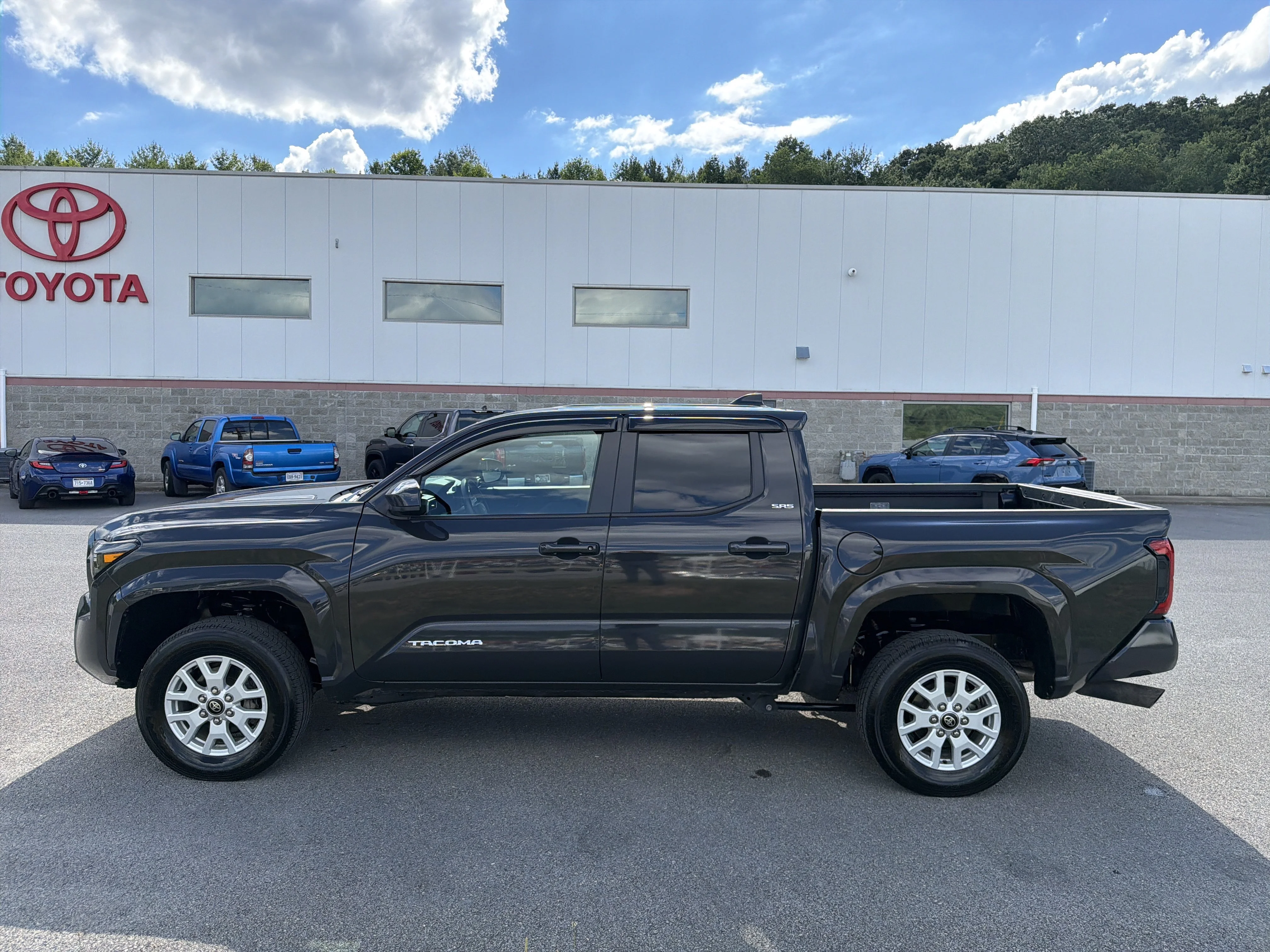 2025 Toyota Tacoma SR5 - Photo 6