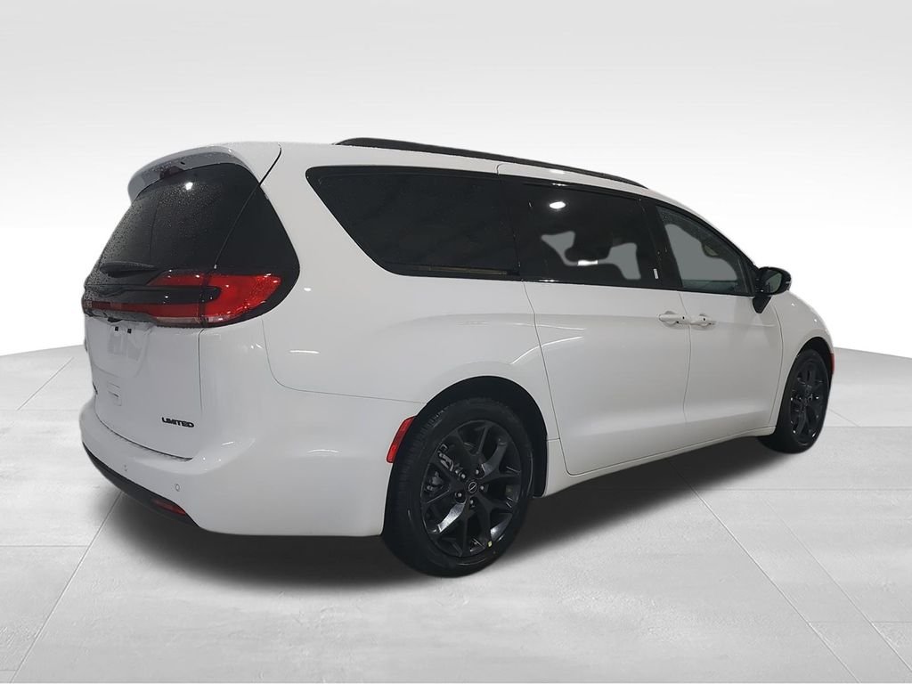 New 2026 Bright White Clear-Coat Exterior Paint Chrysler Limited image 8