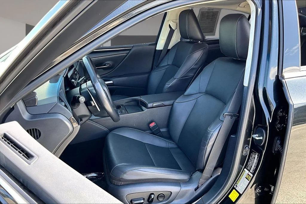 Used 2024 Black Lexus 350 image 19