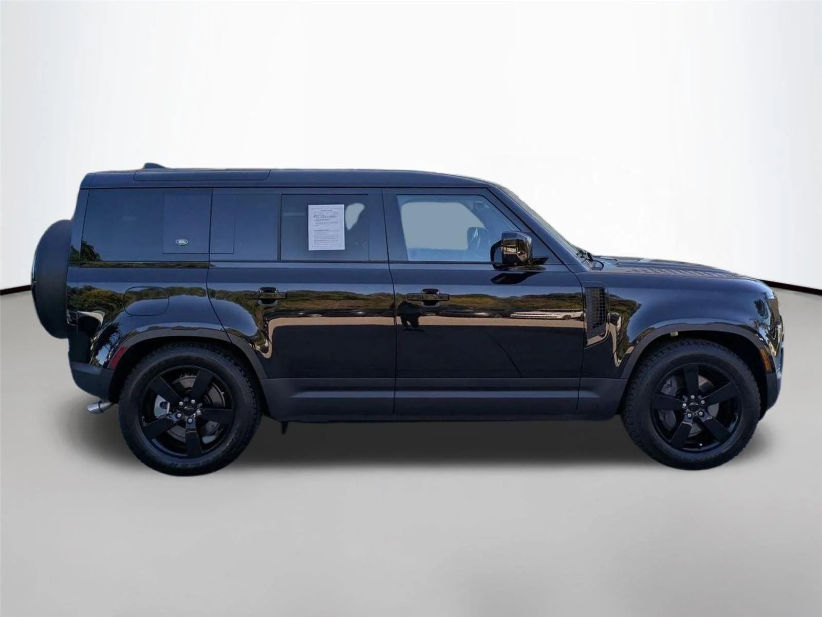 Used 2024 Santorini Black Metallic Land Rover SE image 4