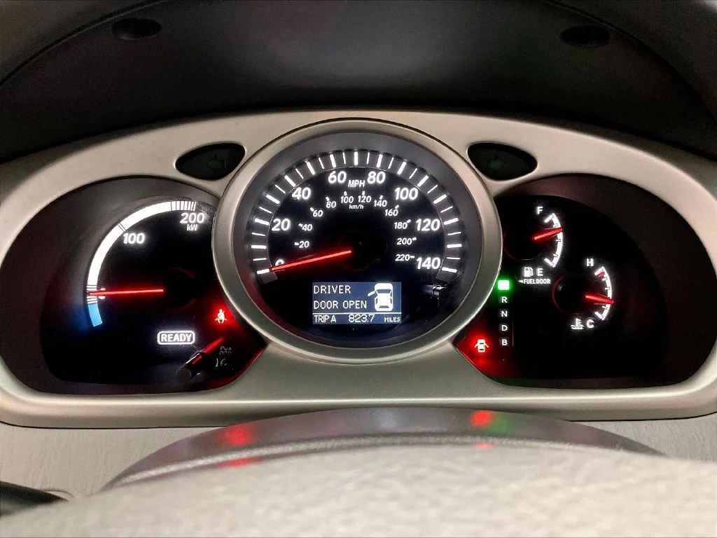Used 2006 Silver Toyota Limited image 25