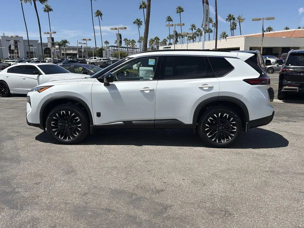 New 2026 Everest White Pearl Tricoat Nissan Dark Armor image 4