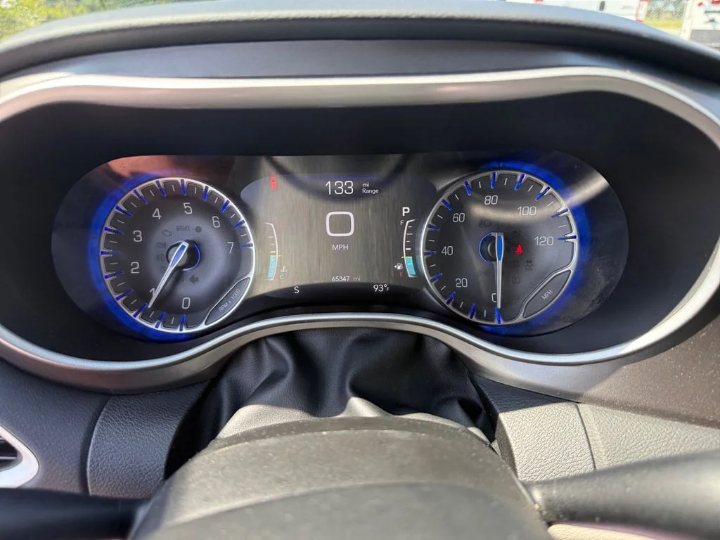 Used 2024 Silver Chrysler Touring L image 17