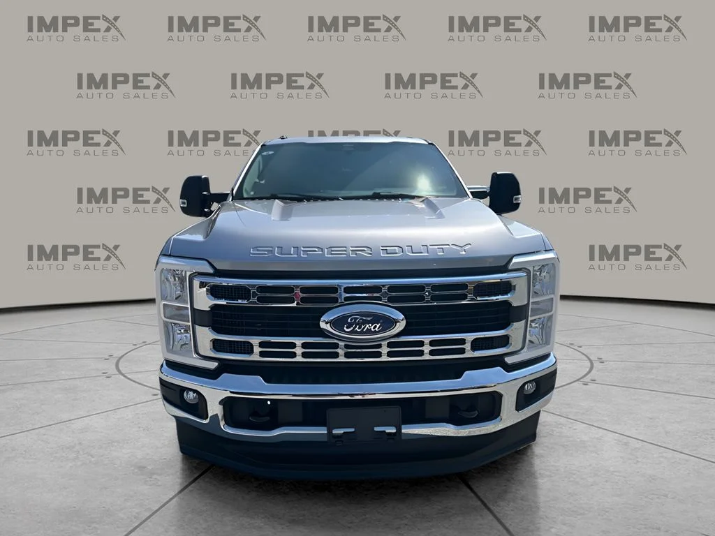 Used 2024 Silver Ford XLT image 8