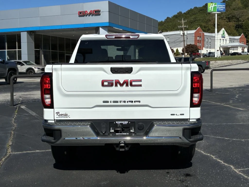 Used 2022 SUMMIT WHITE GMC SLE image 8