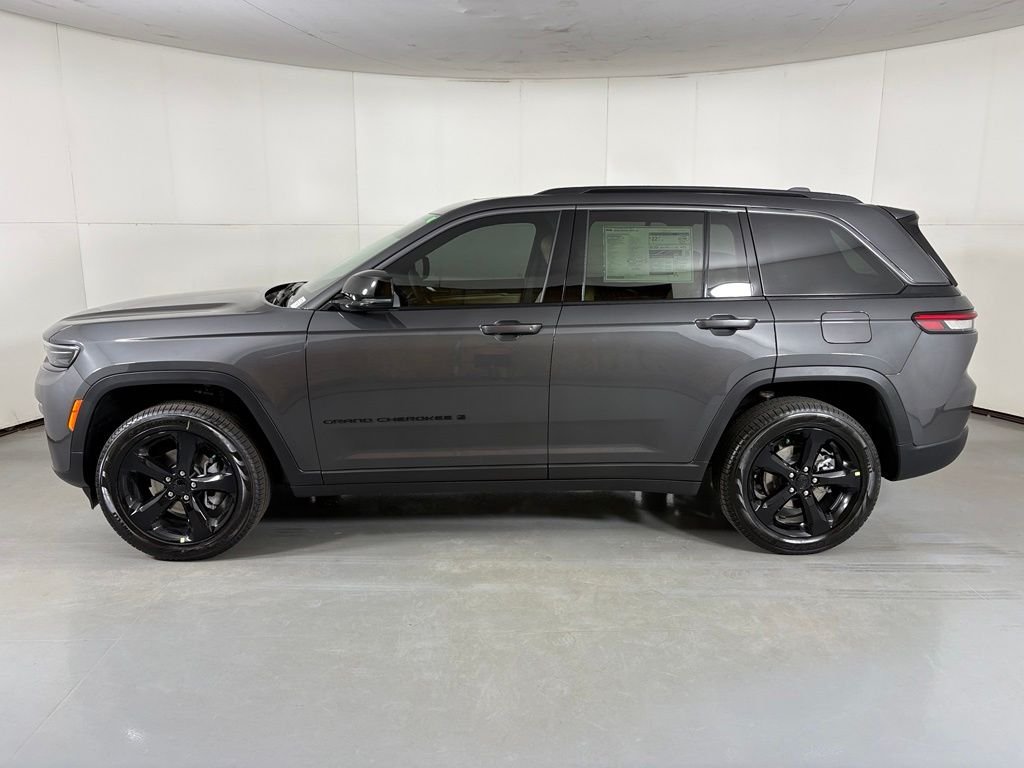New 2026 Baltic Gray Metallic Clear-Coat Exterior Paint Jeep Limited image 6