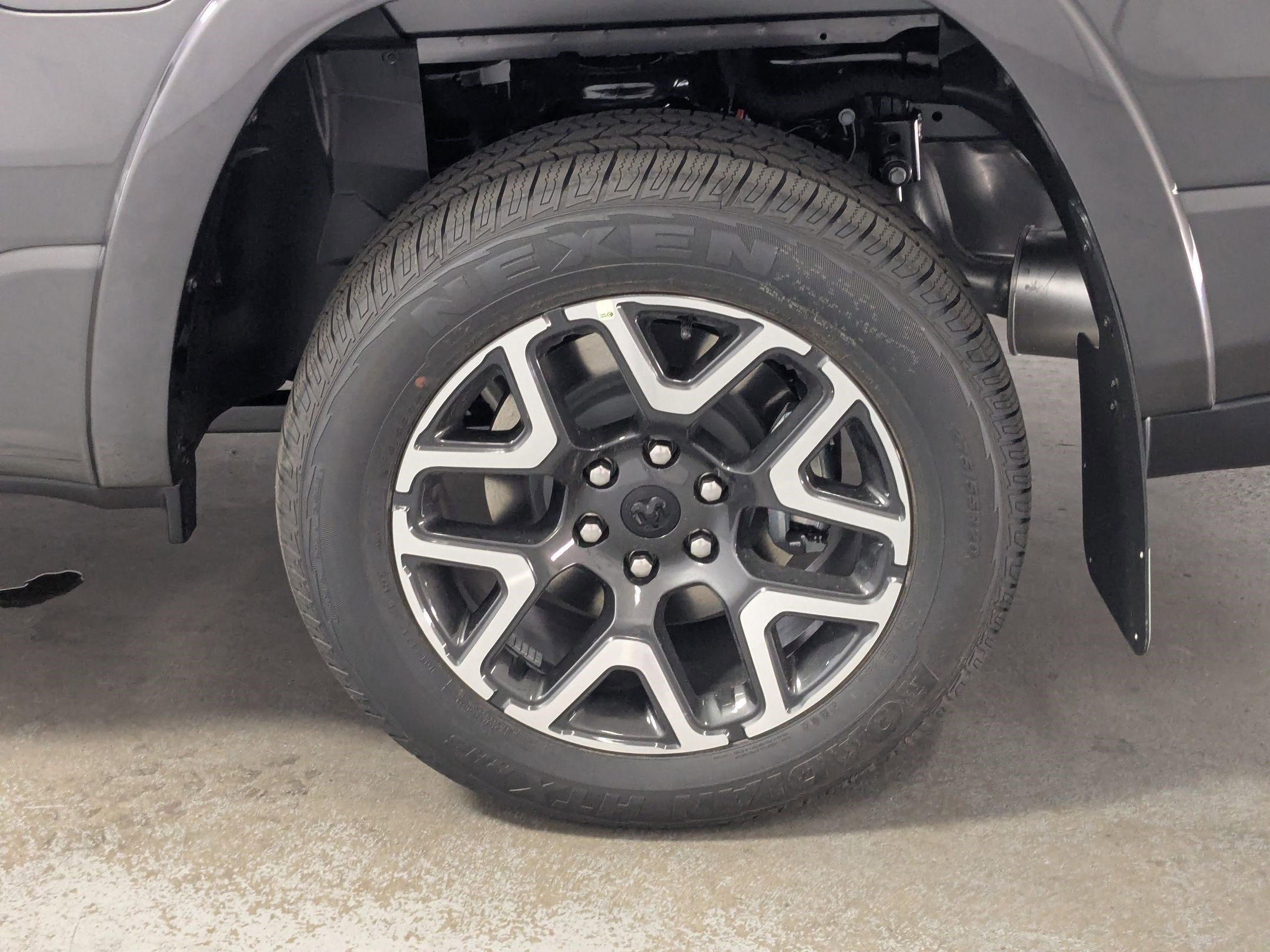 New 2026 Granite Crystal Metallic Clear-Coat Exterior Paint RAM Laramie image 18