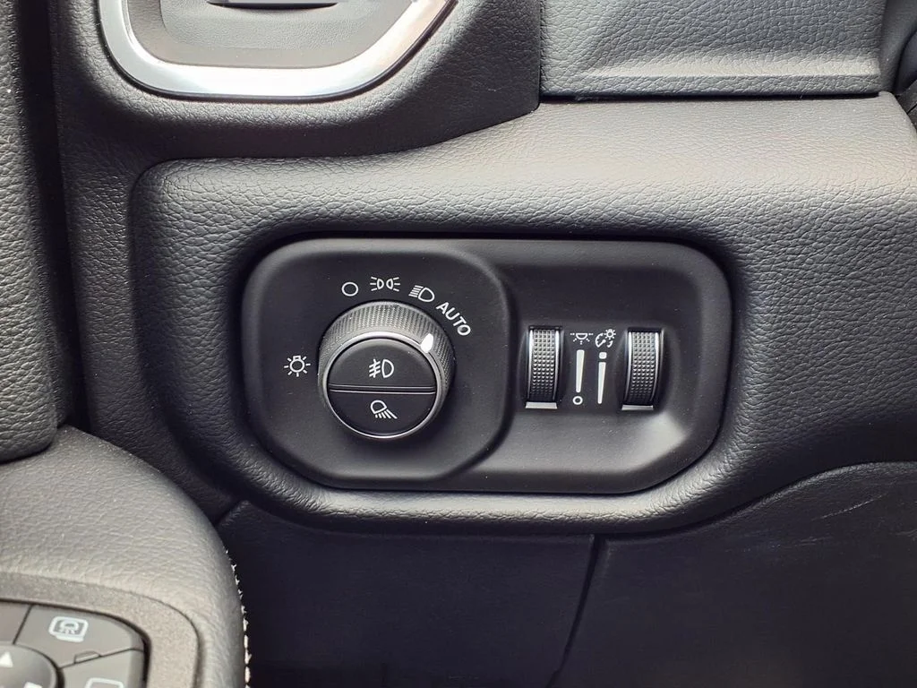 New 2026 Bright White Clear-Coat Exterior Paint RAM Laramie image 16