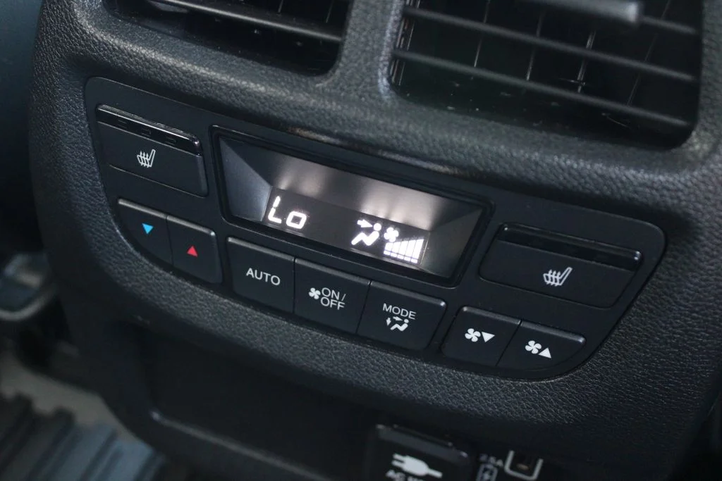 Used 2020 Lunar Silver Metallic Honda Touring image 31