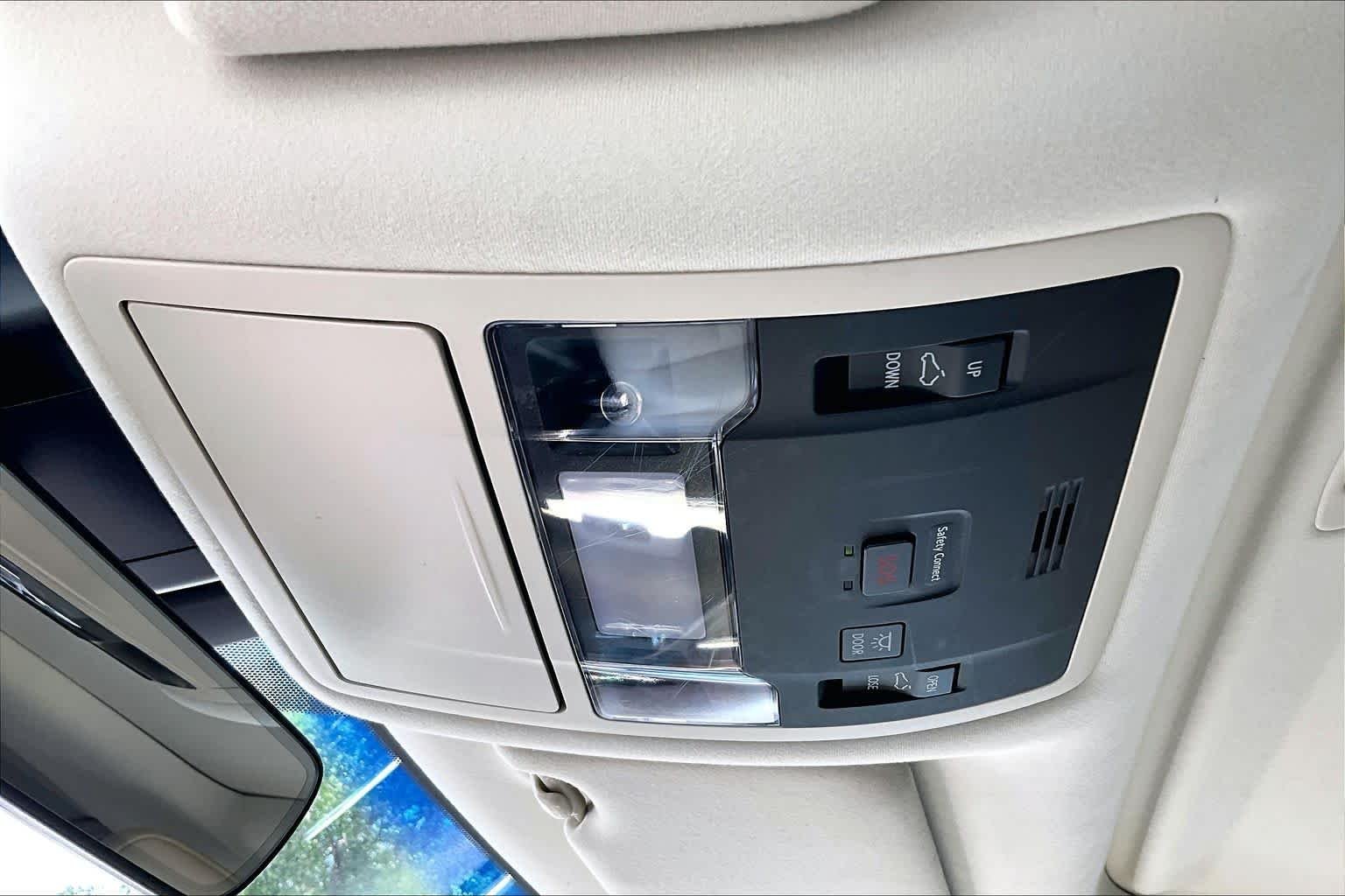 Used 2018 Eminent White Pearl Lexus  image 32