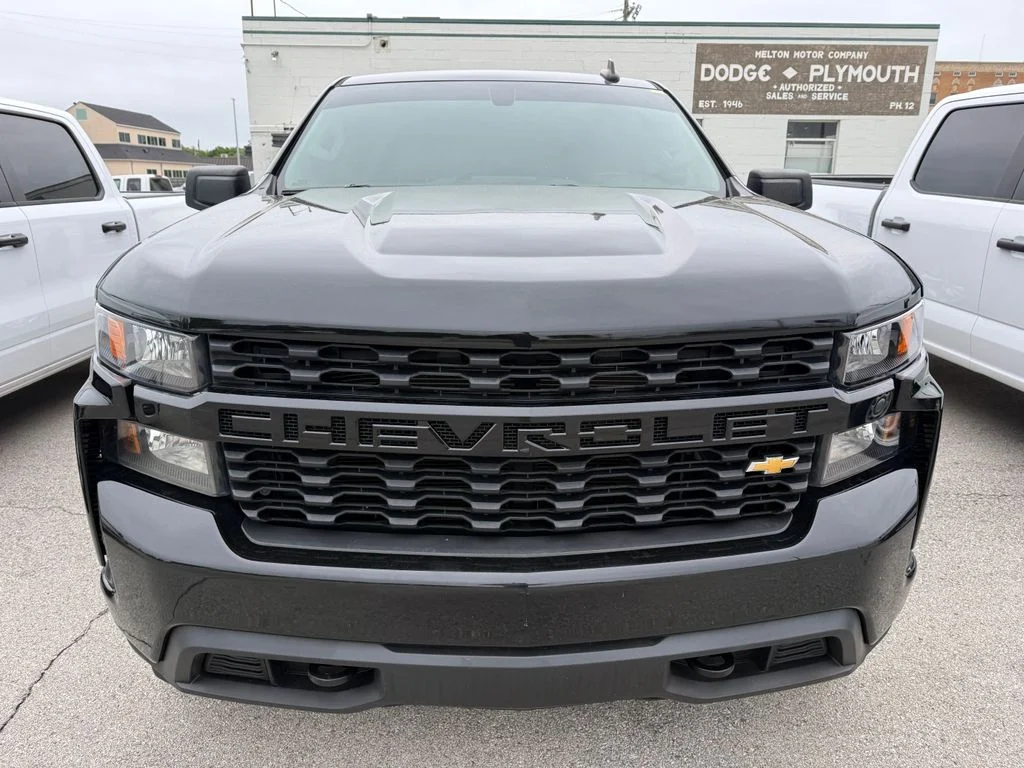 Used 2019 Black Chevrolet Custom image 4