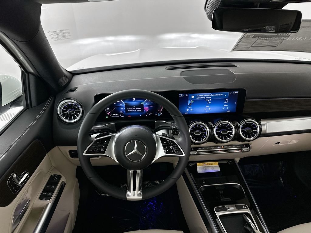 New 2026 Polar White Mercedes-Benz GLB 250 image 21