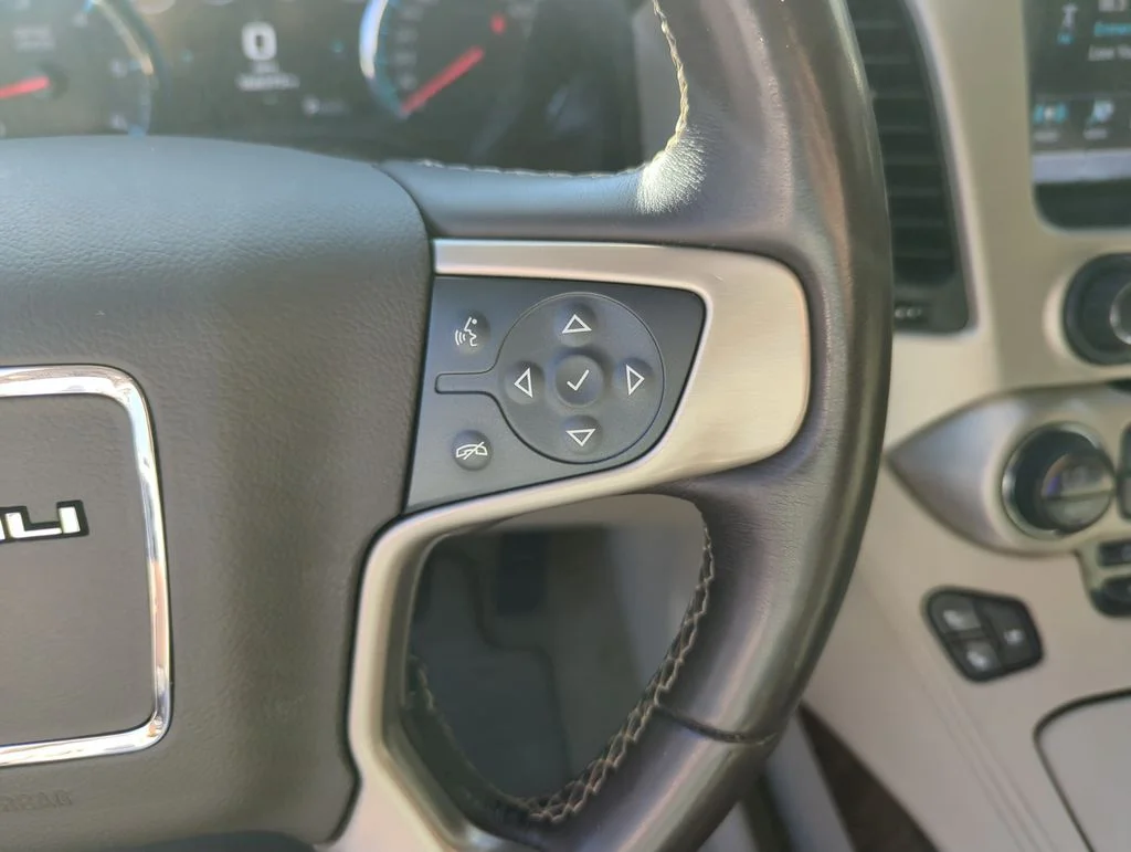 Used 2019 White GMC Denali image 22