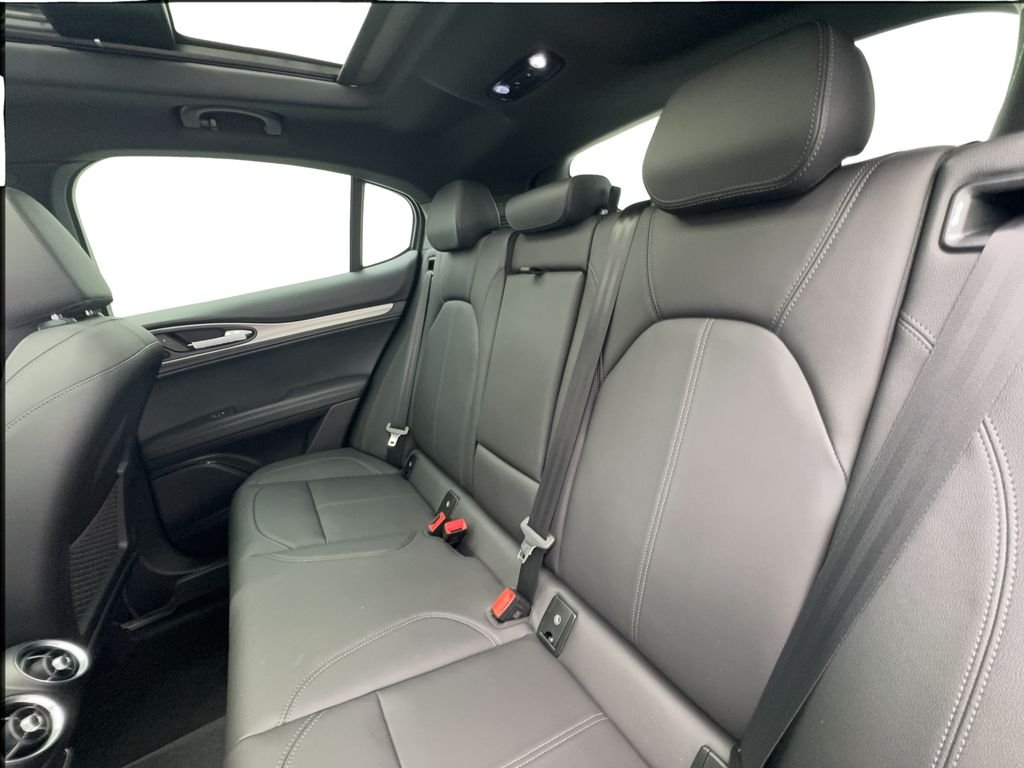 2025 Alfa Romeo Stelvio Base - Photo 32