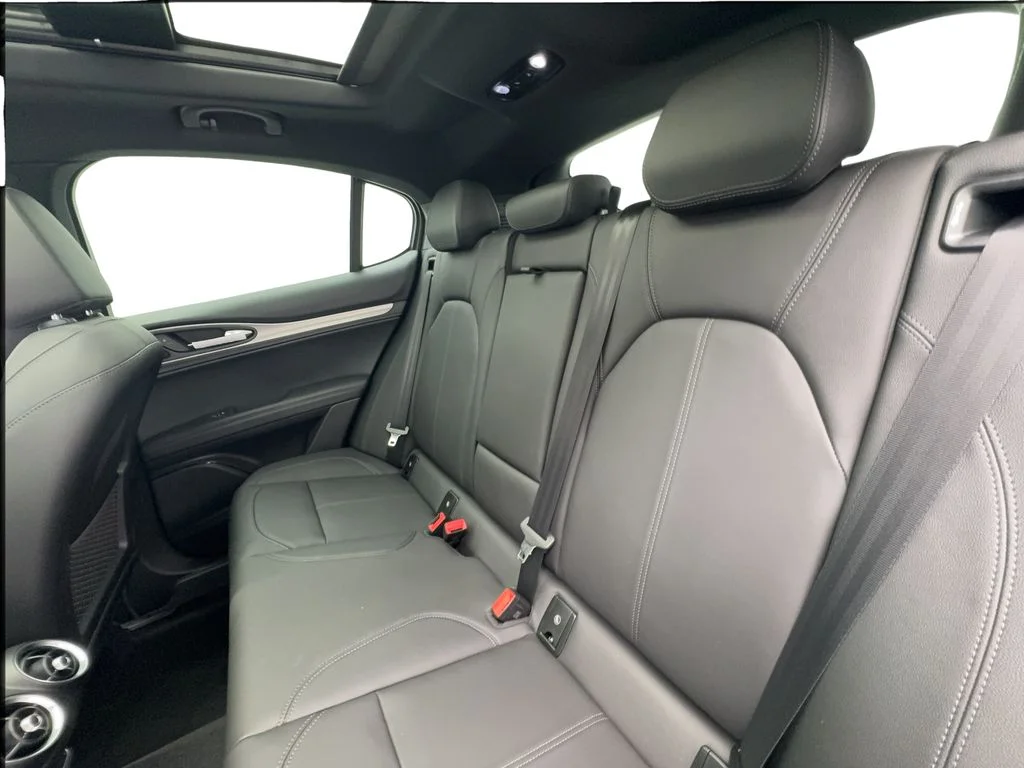 2025 Alfa Romeo Stelvio Base - Photo 32