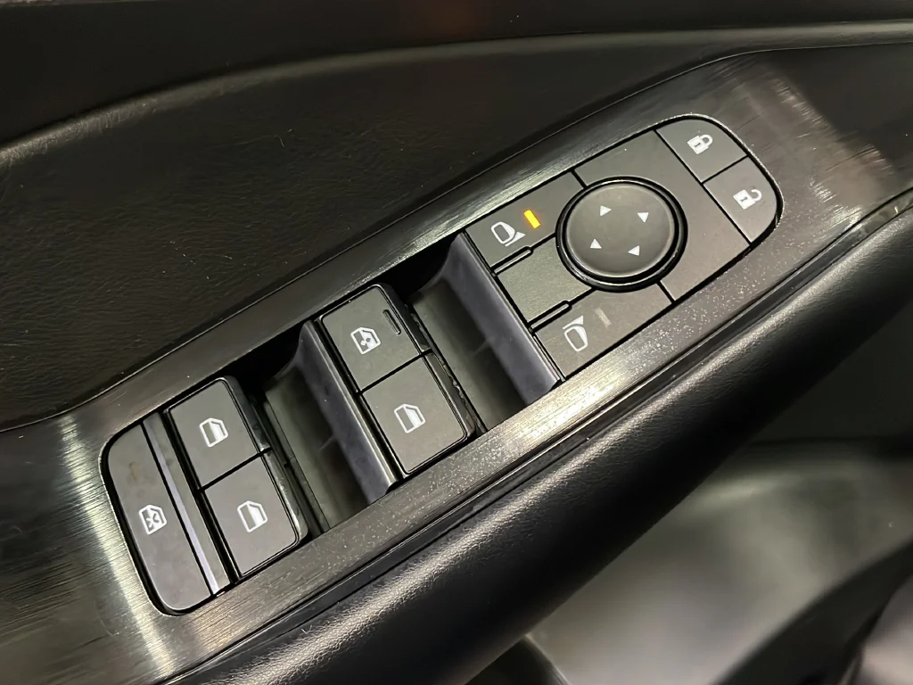 Used 2024 Silver Nissan S image 39