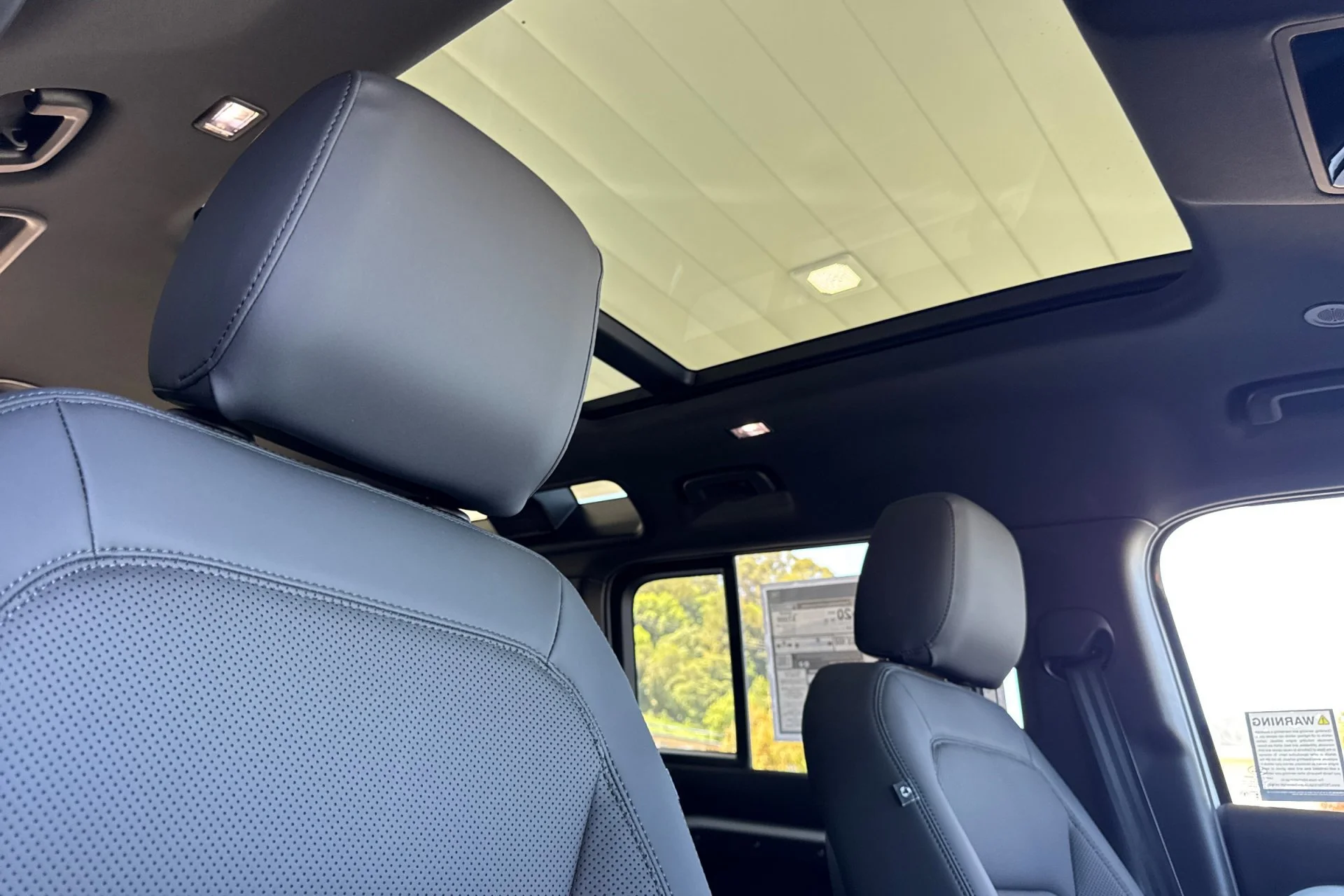 New 2026 Fuji White Land Rover X-Dynamic SE image 19