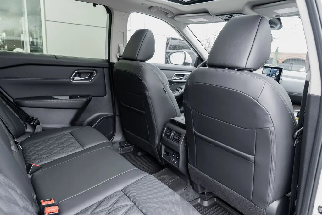 New 2026 Everest White Pearl TriCoat Nissan Platinum image 26