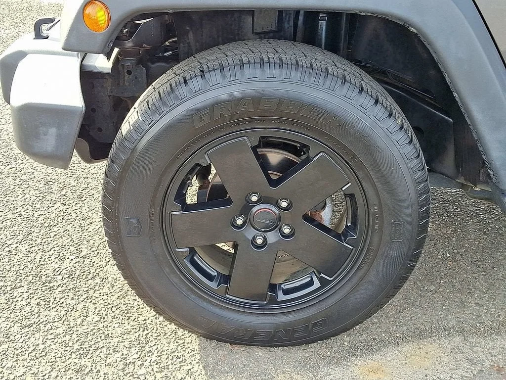 Used 2018 Gray Jeep Sport S 4x4 image 62