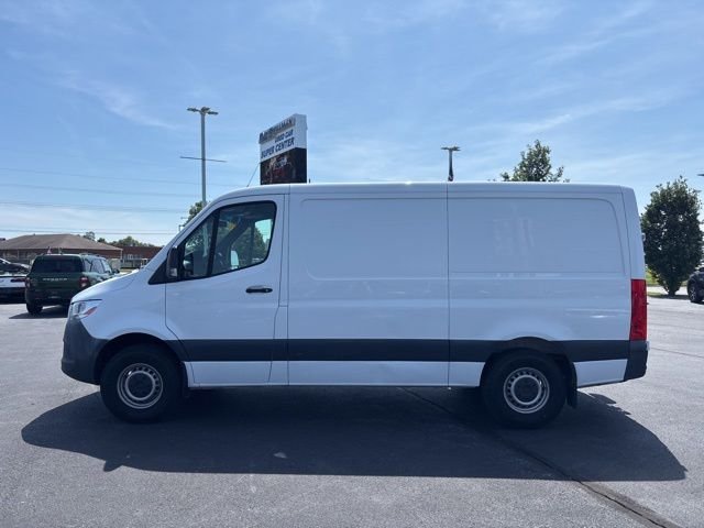 Used 2019 White Freightliner Standard Roof I4 image 10