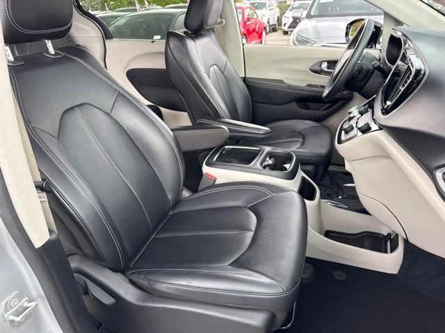 Used 2024 Silver Chrysler Touring L image 15
