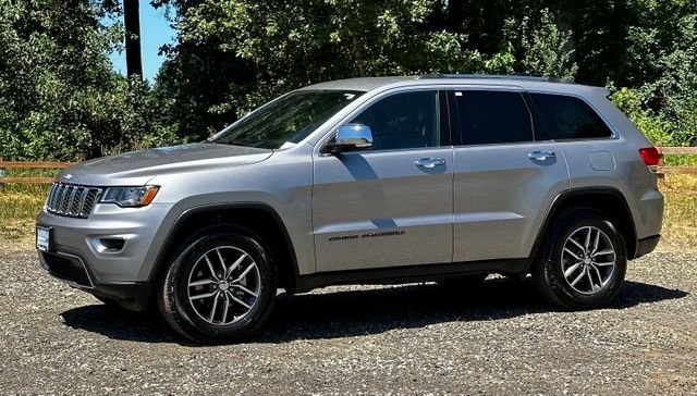 Used 2018 Billet Silver Metallic Clearcoat Jeep Limited image 5
