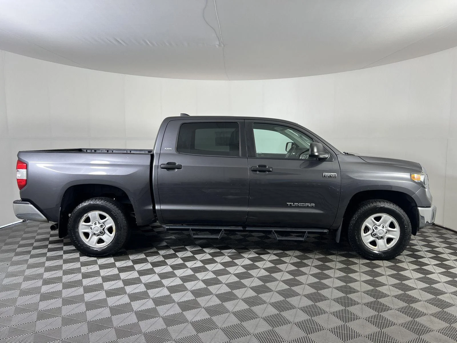 Used 2020 Magnetic Gray Metallic Toyota SR5 image 2