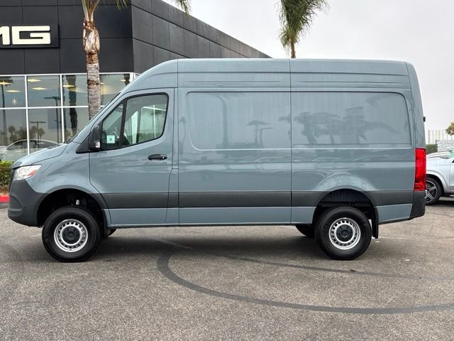 Used 2025 Blue Mercedes-Benz Cargo 144 WB image 12