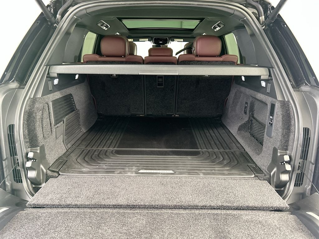 New 2026 Santorini Black Land Rover SE image 27
