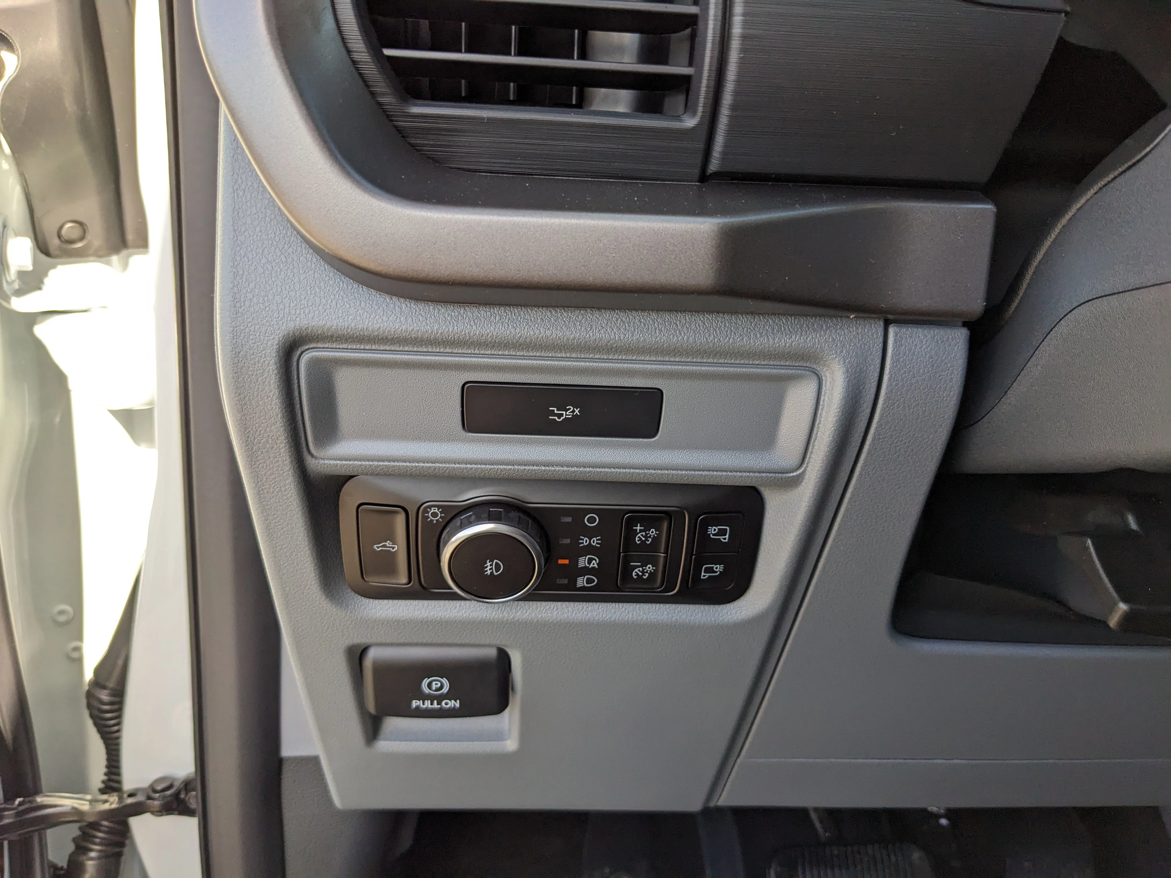 New 2026 Oxford White Ford XLT image 27