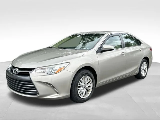 Used 2017  Toyota LE image 1