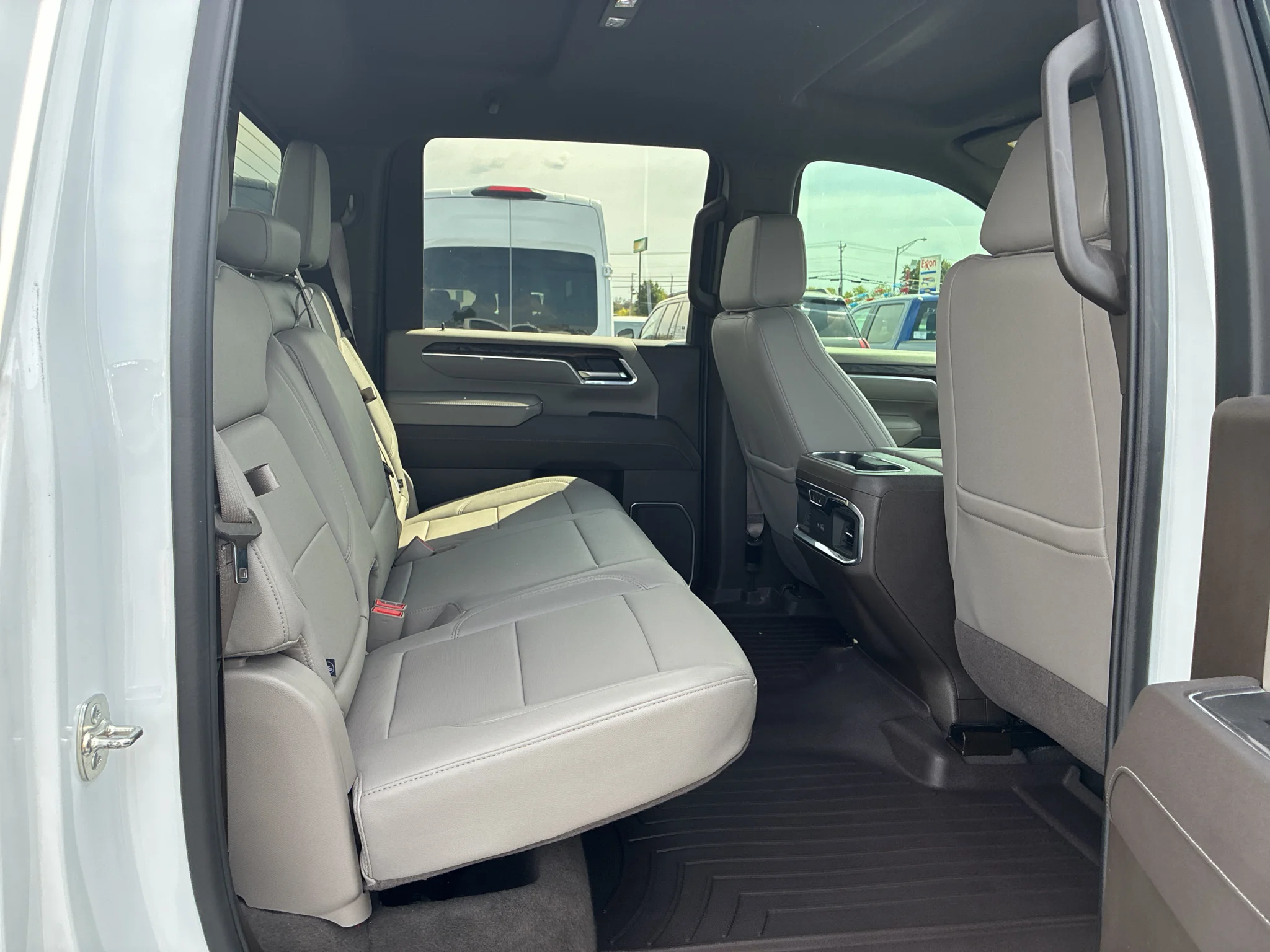 Used 2025 Summit White GMC SLT image 17