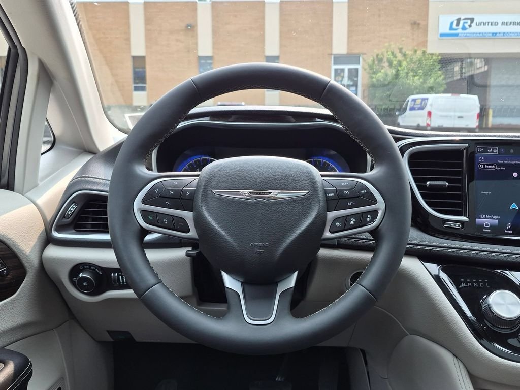 Used 2022 Gray Chrysler Limited image 17