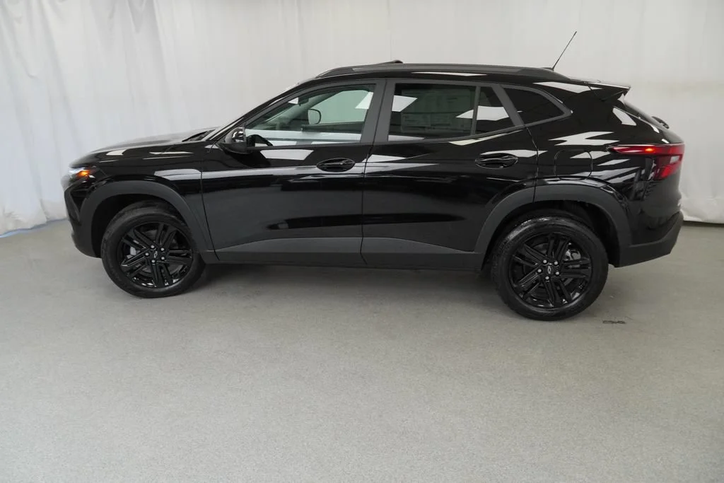 New 2026 Mosaic Black Metallic Chevrolet ACTIV image 37