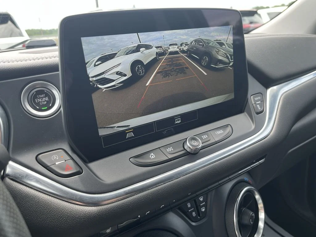 Used 2023 White Chevrolet LT image 17