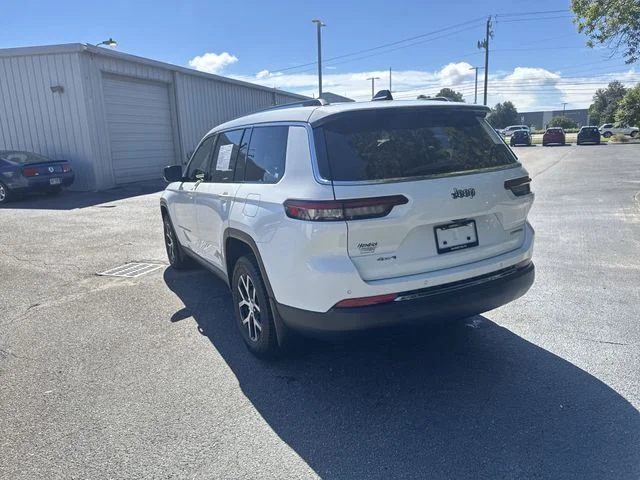 Used 2023 White Jeep Limited image 7