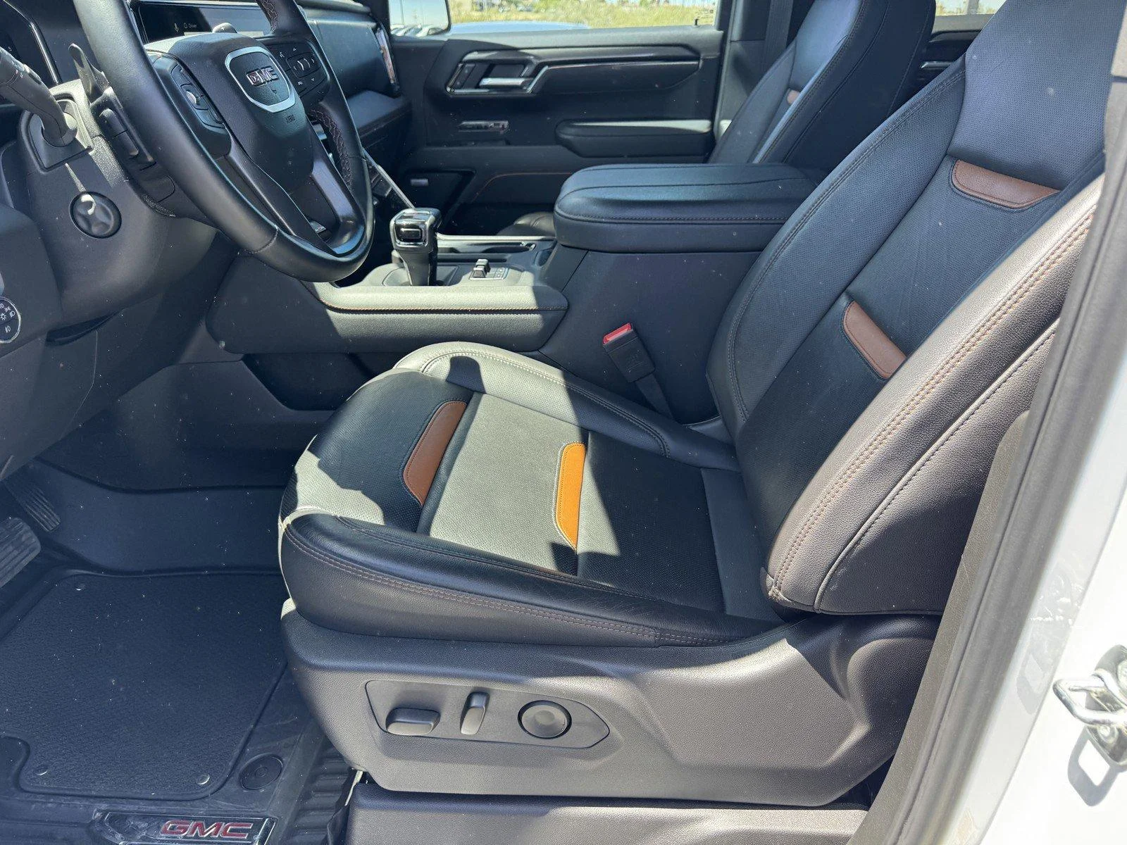 Used 2025 Summit White GMC AT4 image 16