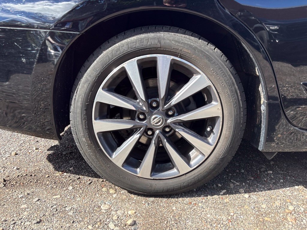 Used 2017 Black Nissan 2.5 SL image 19