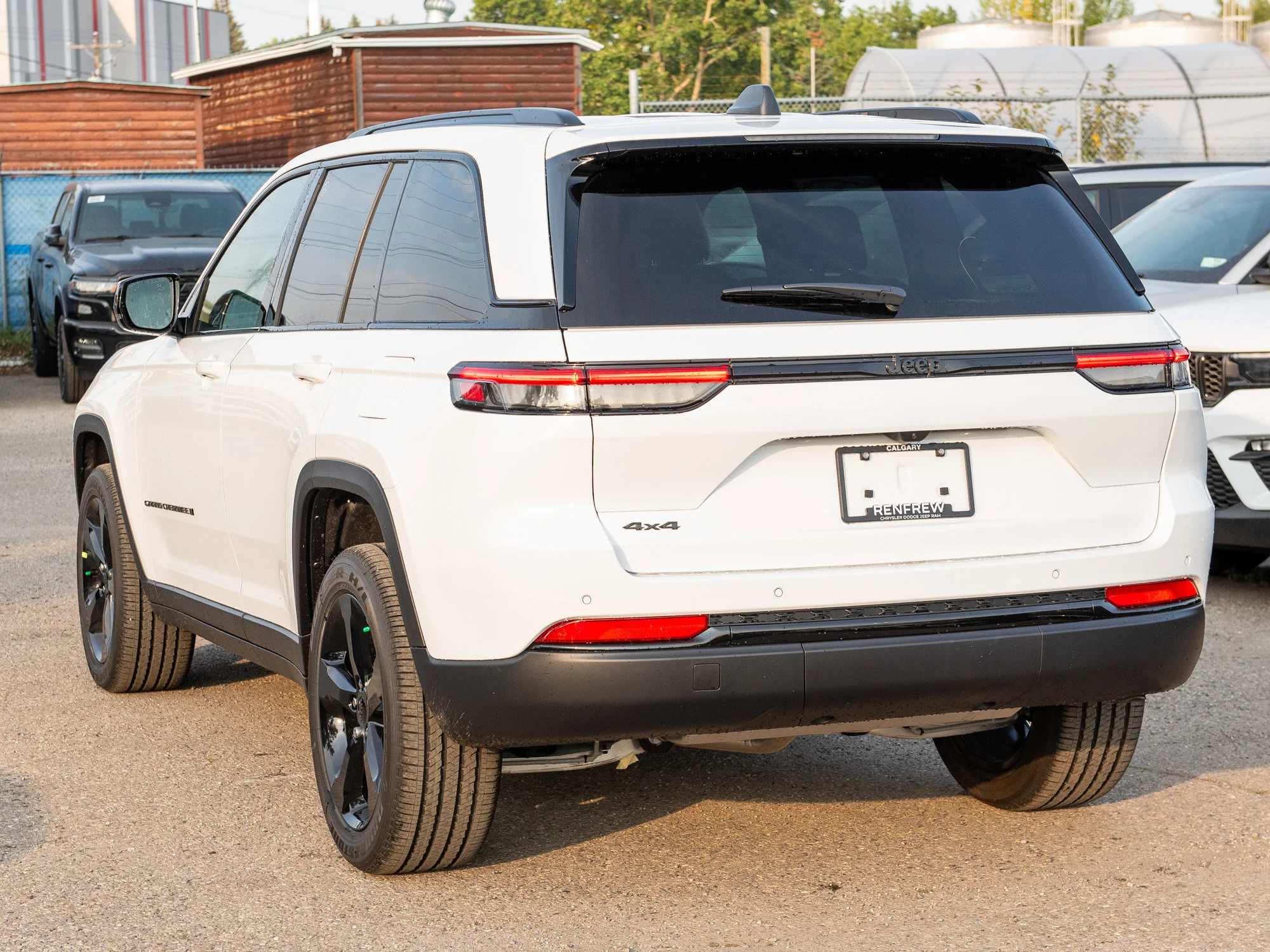 New 2025 White Jeep Altitude* 4x4, Sunroof, Trailer Tow Pkg, Remote Start image 3
