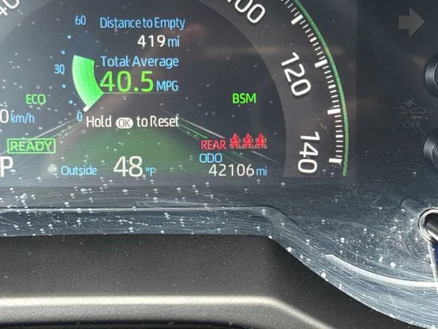 2024 Toyota RAV4 SE - Photo 23