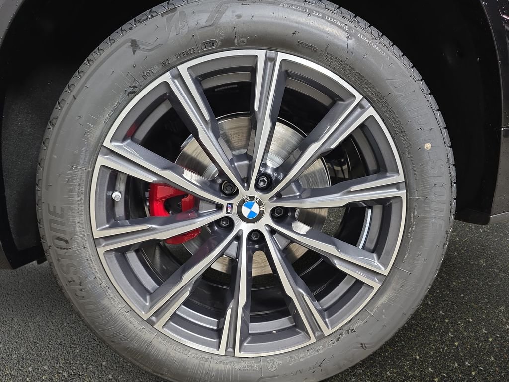 New 2026 Black Sapphire Metallic BMW xDrive40i image 34