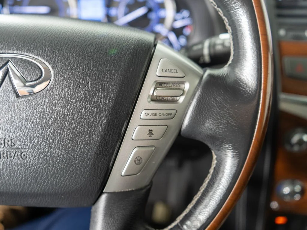 Used 2019 Silver INFINITI LUXE image 17