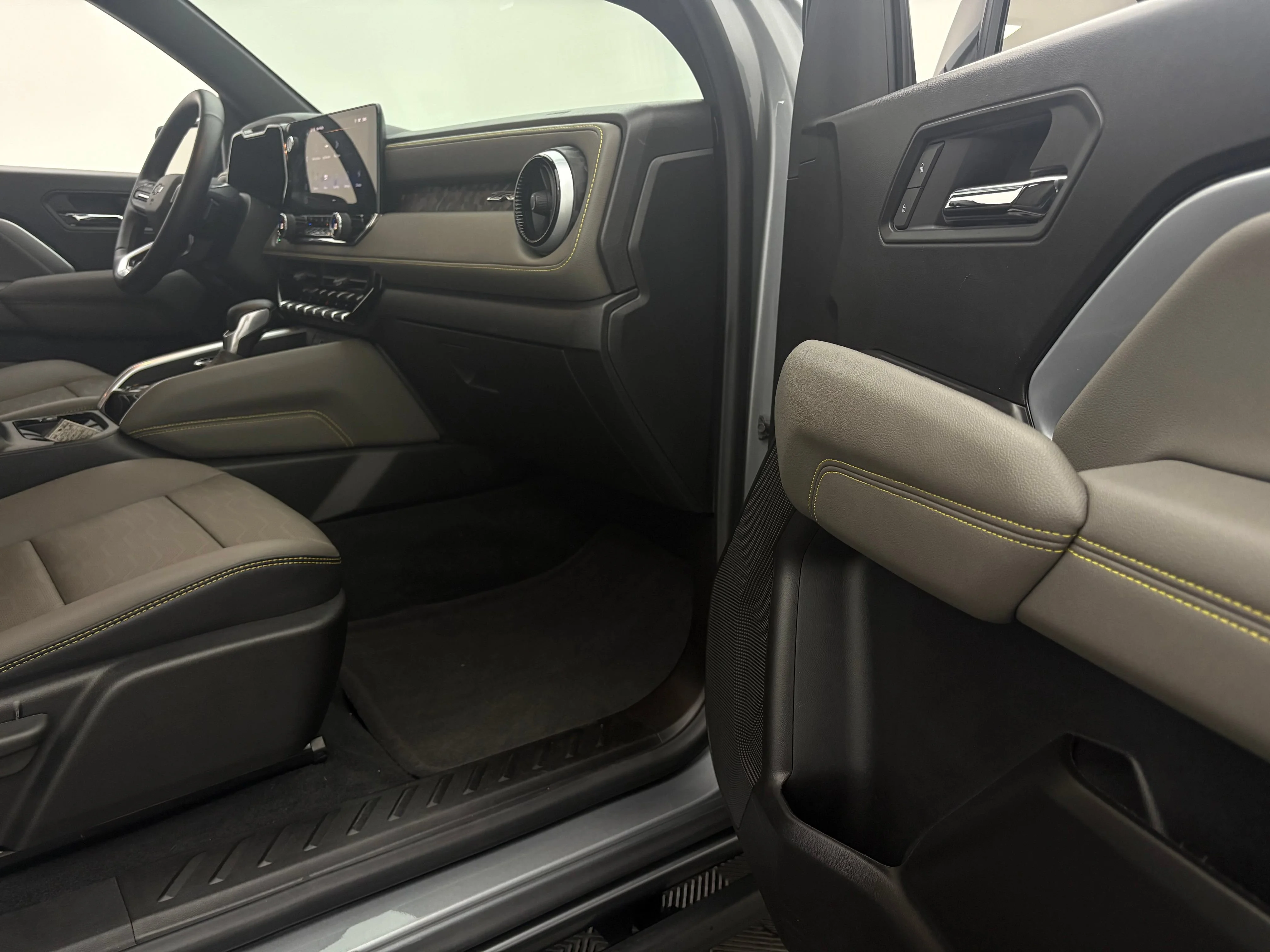 Used 2025 Sterling Gray Metallic Chevrolet ZR2 image 32